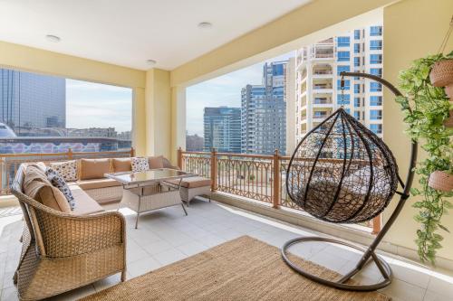 Marina Residences 2BR: Seaside in Palm Jumeirah, Dubaj