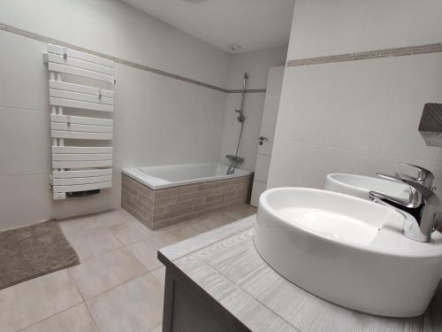 Shower, Gite Mer et plage, 150m from the beach, Stereden Ar Mor in Telgruc-sur-Mer