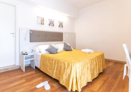 Double or twin room, deluxe