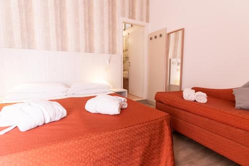 Double or Twin Room image 8