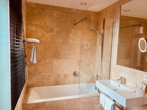 Privilege Double Room image 10