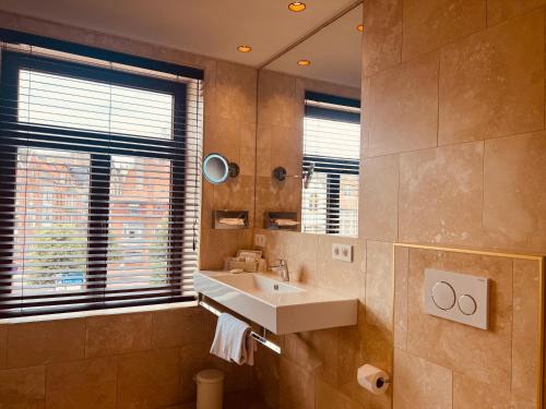 Prestige Double Room image 8