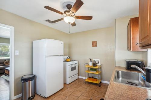 Quaint Midland Home about 1 Mi to Downtown! in 密德蘭市中心