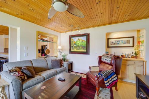 Hike, Bike and Fish Condo with Deck in Beech Mountain, Beech Mountain (foto 4)