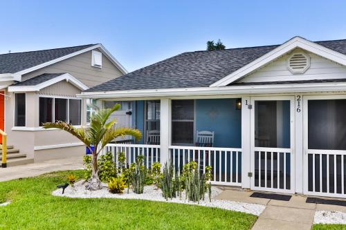 216 Kirkland Suite 1 - 1-1 Beachside Pool Home! in New Smyrna Beach, USA