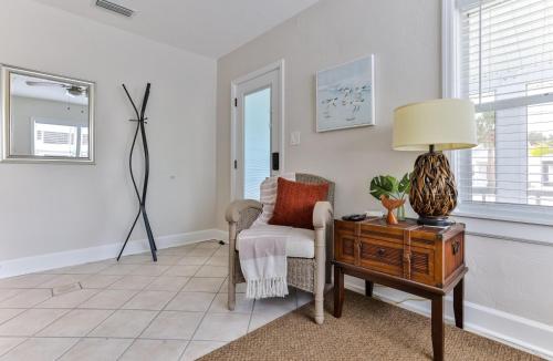 216 Kirkland Suite 1 - 1-1 Beachside Pool Home! in New Smyrna Beach, USA