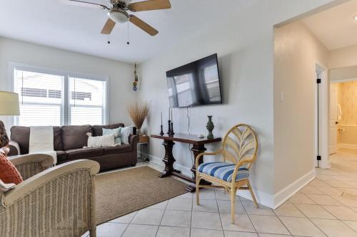 216 Kirkland Suite 1 - 1-1 Beachside Pool Home! in New Smyrna Beach, USA