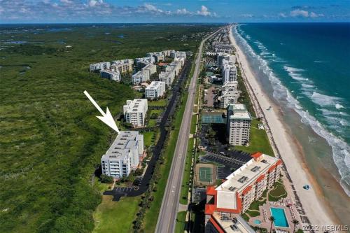 Immaculate Oceanview Oceanwalk 3-3 Condo! 19-307 in New Smyrna Beach, USA