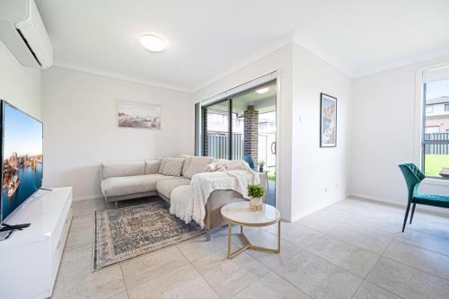 Leppington brand new 4Br house near Coles