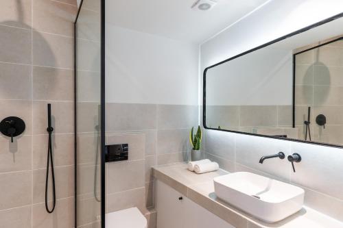 Athens Design Suites - image 11