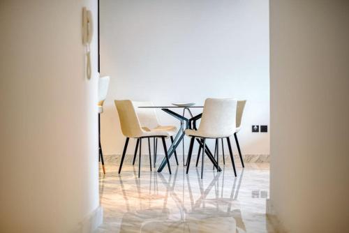 Luxurious 2 bedrooms w city view In Chaimaa Avenue 2 JVC - image 5