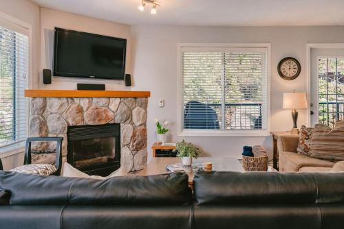 Trailblazers Retreat 3 Bed with Family Games Room in Big White, Canada