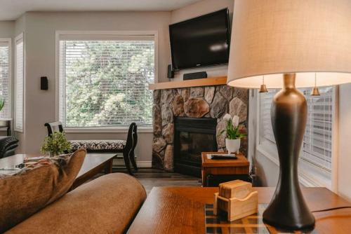 Trailblazers Retreat 3 Bed with Family Games Room in Big White, Canada