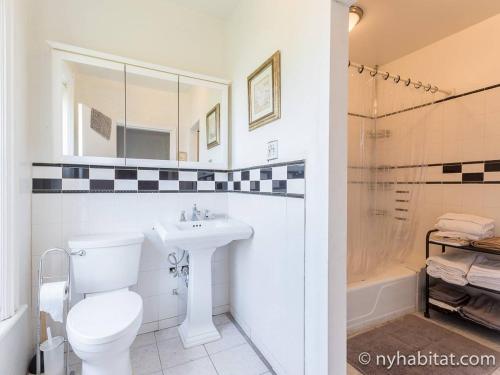 Brooklyn Apartment totally private exclusive 2 Bedrooms No 4 in Brooklyn, USA