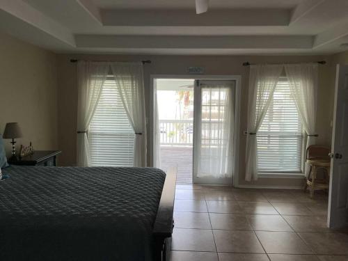 Four-Bedroom Holiday Home image 9