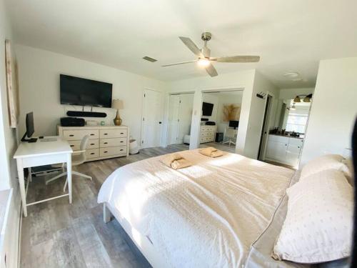 Three-Bedroom House image 10