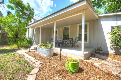 Blanco River Access Five Min to Downtown San Marcos in San Marcos, USA