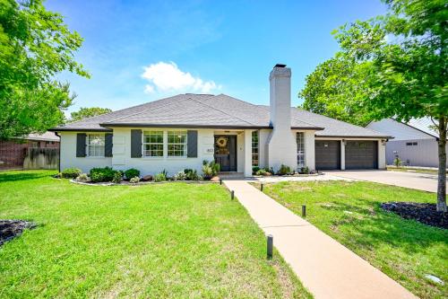 Amazing Haus with Fire Pit! - 2 Mins to Main St! in Fredericksburg, Vereinigte Staaten von Amerika