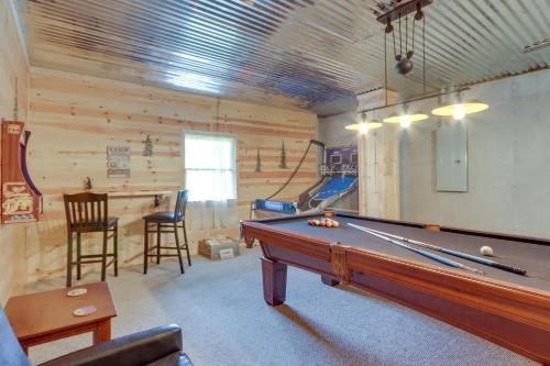 Charming Morganton Cabin with Hot Tub and Game Room!