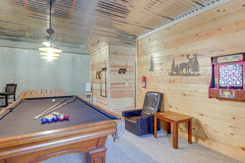 Charming Morganton Cabin with Hot Tub and Game Room!