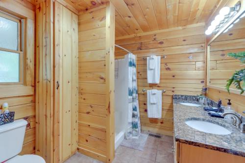 Charming Morganton Cabin with Hot Tub and Game Room!