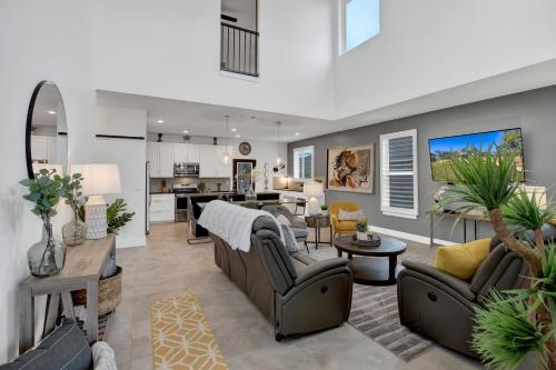 Soaring 2-Level Point Venture Home on Lake Travis in Lago Vista, USA