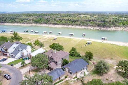 Luxury Lakefront Home-Private Dock - Dipping Pool! in Spicewood, USA