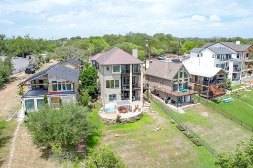 Luxury Lakefront Home-Private Dock - Dipping Pool! in Spicewood, USA