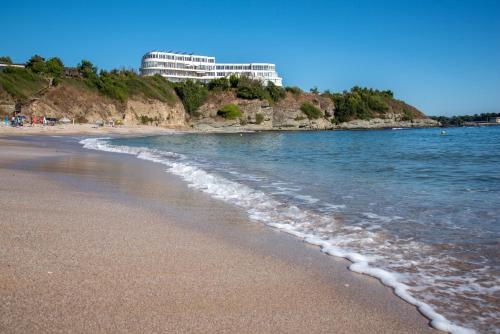 Hotel Romance - image 14