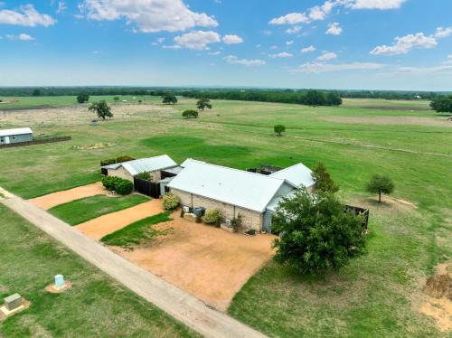 Private Luxury Retreat with Hot Tub 10mins To Fred! in Fredericksburg, USA