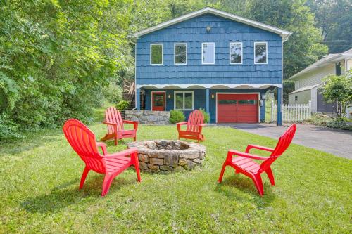 New Fairfield Home with Beach Access and Fire Pit