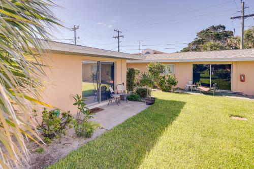 Cocoa Beach Vacation Rental Walk to Shops!