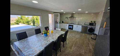 Koplietošanas atpūtas telpa ar TV, Casa El Mirador in Hita