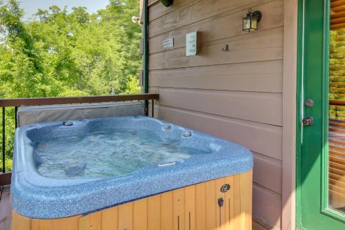 Sevierville Cabin with Hot Tub and Mountain-View Deck in Pleasant Hill