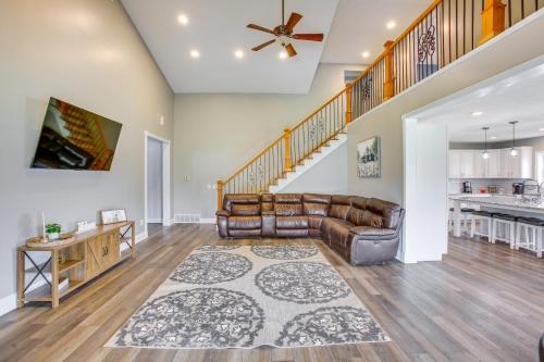 Charming Cadillac Retreat with Private Hot Tub! in Cadillac, USA