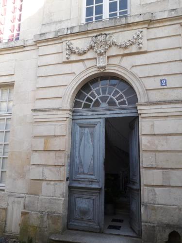 Très bel appartement dans un ancien hôtel particulier centre ville - Pension de famille - Fontenay-le-Comte