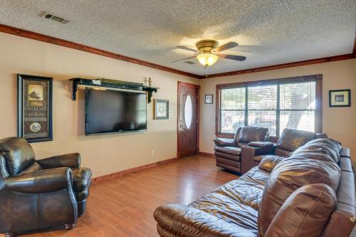 Pet-Friendly Texas Home with Screened-In Deck in Whitney, USA