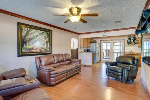 Pet-Friendly Texas Home with Screened-In Deck in Whitney, USA