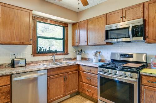 Pet-Friendly Texas Home with Screened-In Deck in Whitney, USA
