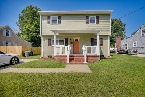 Charming Hampton Home with Fireplace, Deck and Grill!