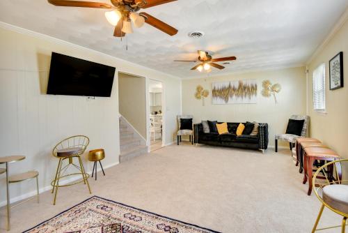 Charming Hampton Home with Fireplace, Deck and Grill! in Hampton, USA