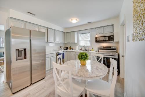 Charming Hampton Home with Fireplace, Deck and Grill! in Hampton, USA