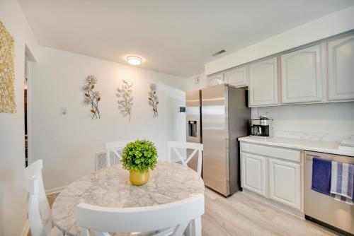 Charming Hampton Home with Fireplace, Deck and Grill! in Hampton, USA