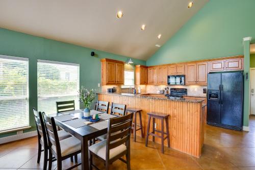 Tranquil Home on Cedar Creek Fish, Kayak and Unwind