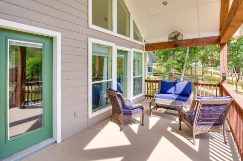 Tranquil Home on Cedar Creek Fish, Kayak and Unwind