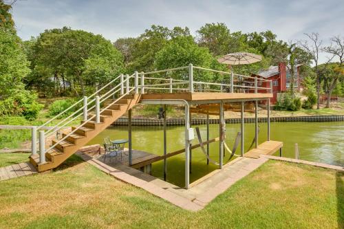 Tranquil Home on Cedar Creek Fish, Kayak and Unwind