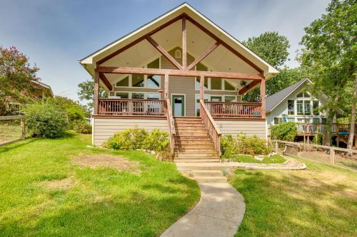 Tranquil Home on Cedar Creek Fish, Kayak and Unwind