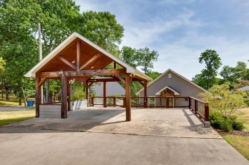 Tranquil Home on Cedar Creek Fish, Kayak and Unwind