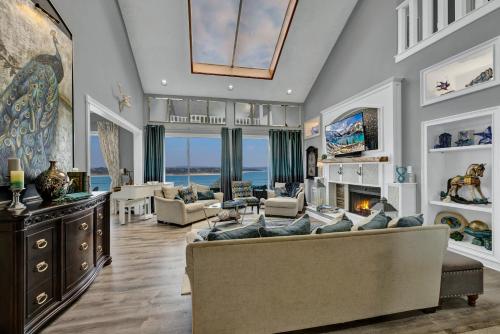 Canyon Lake Luxury Pool Games & Stunning Views in Canyon Lake, USA