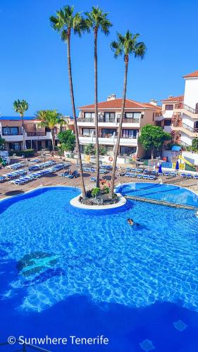 Spacious apartment with private garden in Tenerife south 5